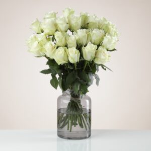 24 Fairtrade White Roses