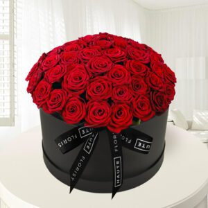 Grand Gesture – Luxury Red Roses – Roses in a Hat Box – Luxury Flowers – Luxury Roses – Hat Box Flowers